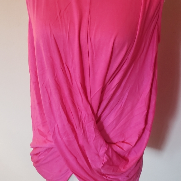 Fuschia twist hem top - Picture 3 of 4